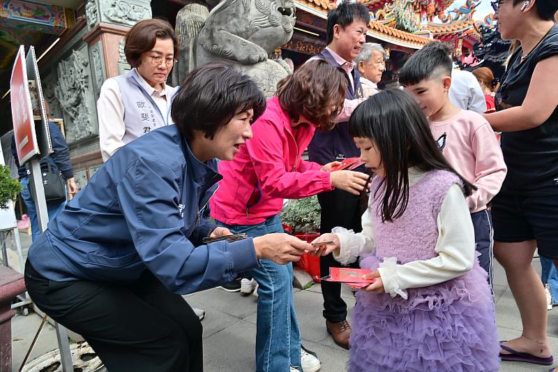 鴻運「馬」呼您！饒慶鈴初一天后宮賀歲發紅包 邀民眾春遊台東自然山海