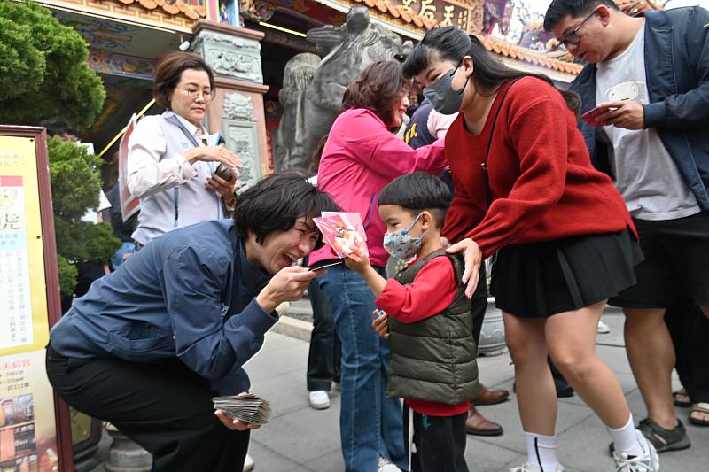 鴻運「馬」呼您！饒慶鈴初一天后宮賀歲發紅包 邀民眾春遊台東自然山海