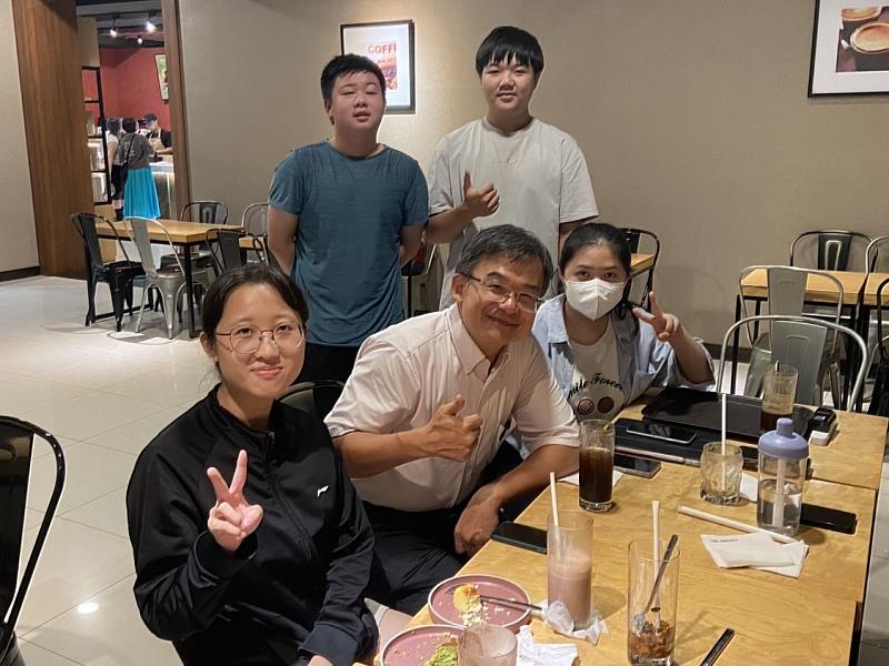 大同大學鼓勵同學多利用機會，大方邀請老師共進午餐。