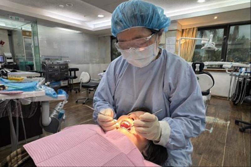 竹市長者全口假牙補助再升級！設籍條件放寬至115年前 最高補助6萬元