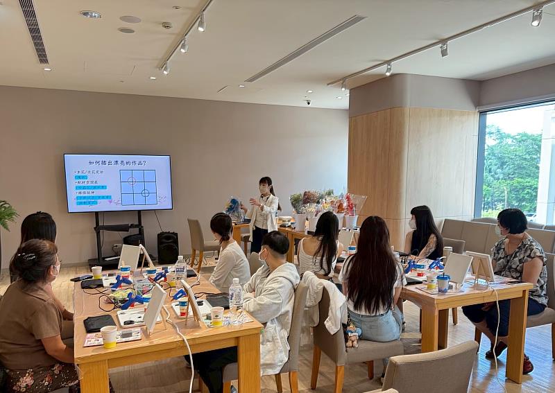 貝拉的花藝教學課教高朋滿座。