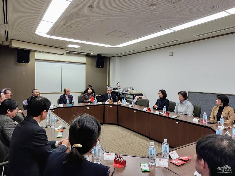 李姸慧與九州、山口地區僑務榮譽職及僑團負責人座談。