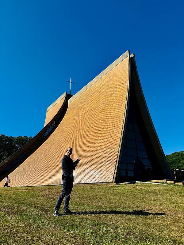 加拿大TRU主動促成此次合作，TRU國際事務副校長Justin參訪東海大學。