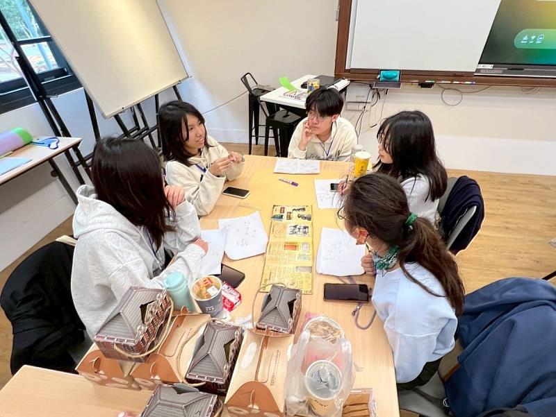 華語中心與華語文教學學程研究生,共同推動課程共構、活動設計、導覽解說培訓及跨文化交流計畫,打造兼具語言教育與文化實踐的中部區域學習模式。