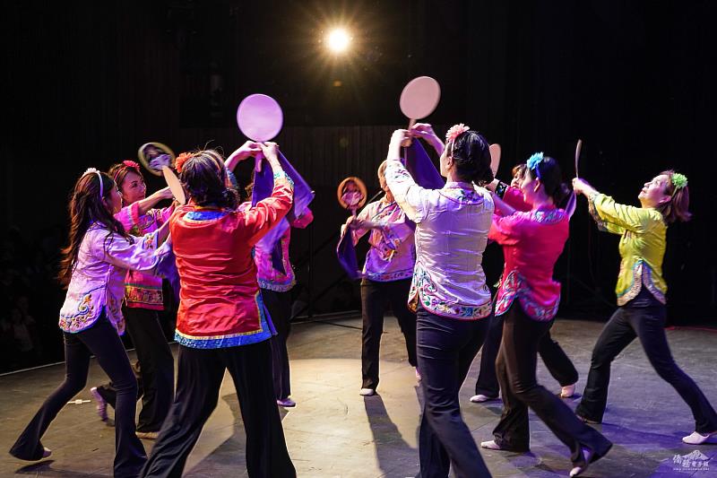 婆姐祝福慶元宵。