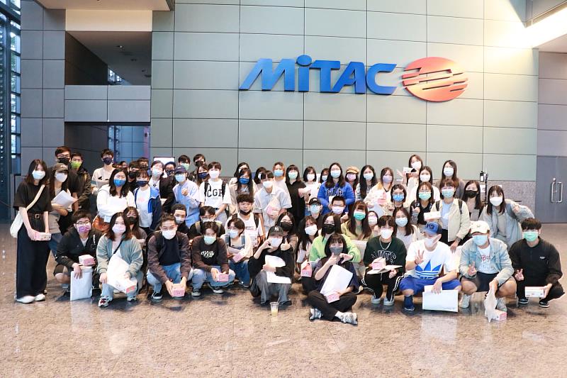 世新資傳系攜手智慧城市領導企業神通資科，深化產學合作。（世新大學提供）