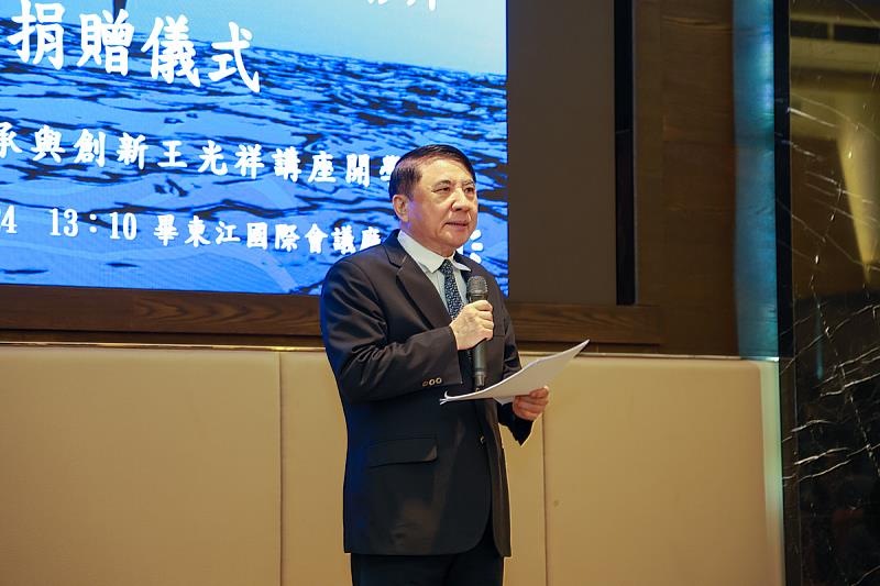 許泰文校長勉勵同學要學習從挫折中反思，發揮海大「誠、樸、博、毅」的精神。