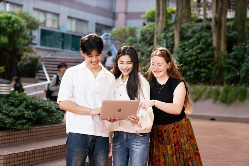 圖二、學生專業基礎穩固,具備跨域數位即戰力,深獲各界肯定。