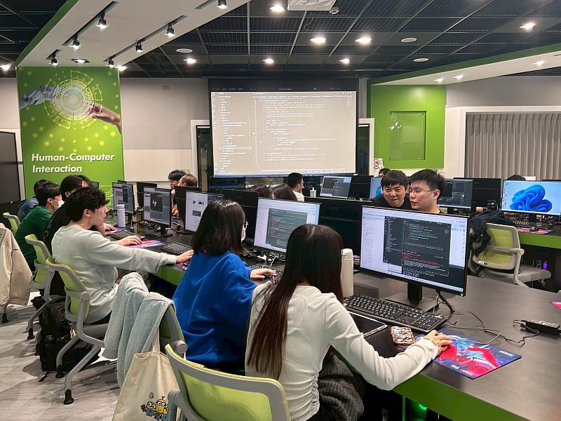 圖三、東吳大學積極導入先進科技資源,持續為產業界養成具備AI與數位應用能力的專業人才。