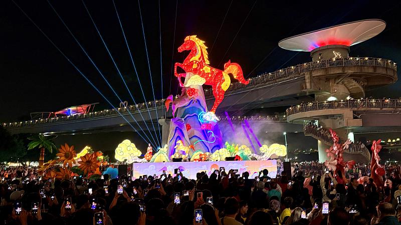 馬年主燈「勁馬奔騰 新北Hi Light」。