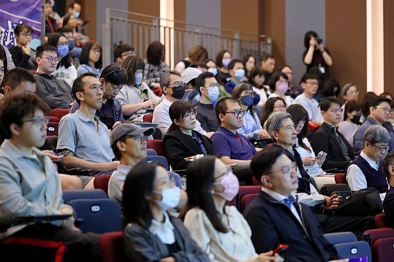 成大AI論壇自2023年首次辦理，歷屆參與踴躍。2026年度論壇由教務處、敏求智慧運算學院、研發處及產學創新總中心4個單位聯合辦理；未來3場系列講座歡迎參加。