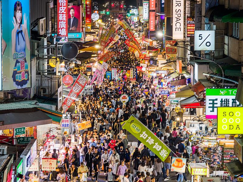 嘉義市每到假期 總能吸引滿滿人潮,文化路夜市更登頂全台夜市人潮之冠。