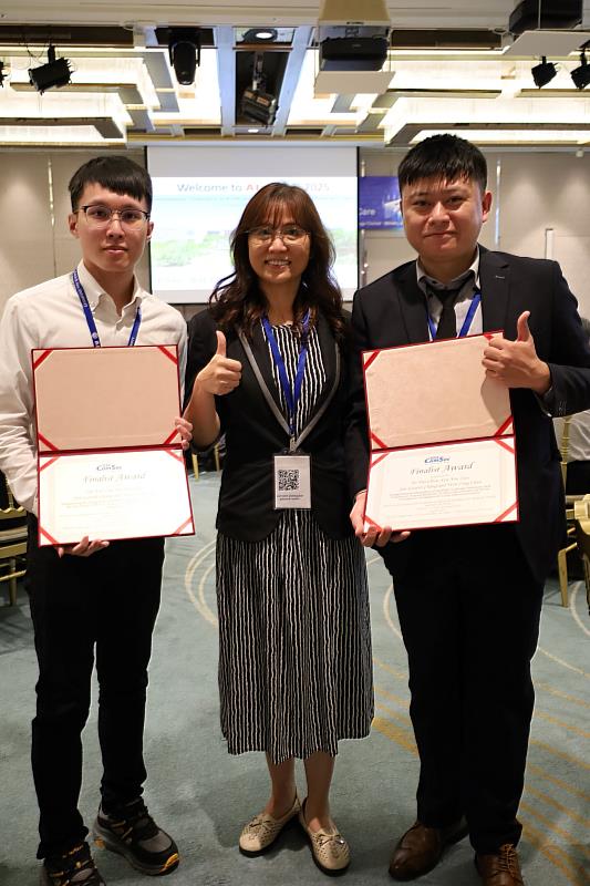 生物資訊與醫學工程學系詹雯玲副教授指導之研究團隊於2025 AIxMHC會議發表兩篇創新論文。