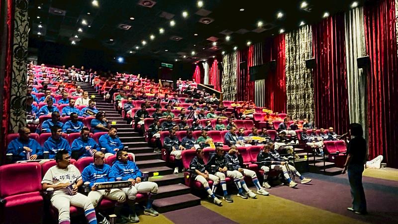 激勵在地小將！台東縣府辦理《冠軍之路》電影欣賞 饒慶鈴縣長邀320位三級棒球隊員共築棒球夢