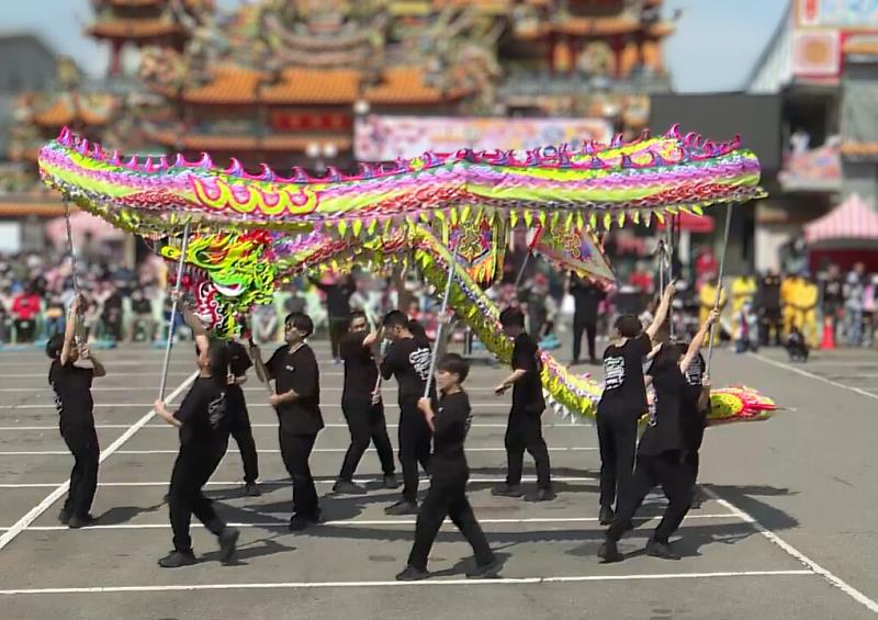 聯大龍隊今年以昂揚之姿奪冠，讓傳統祥龍在青年手中舞出新生命。