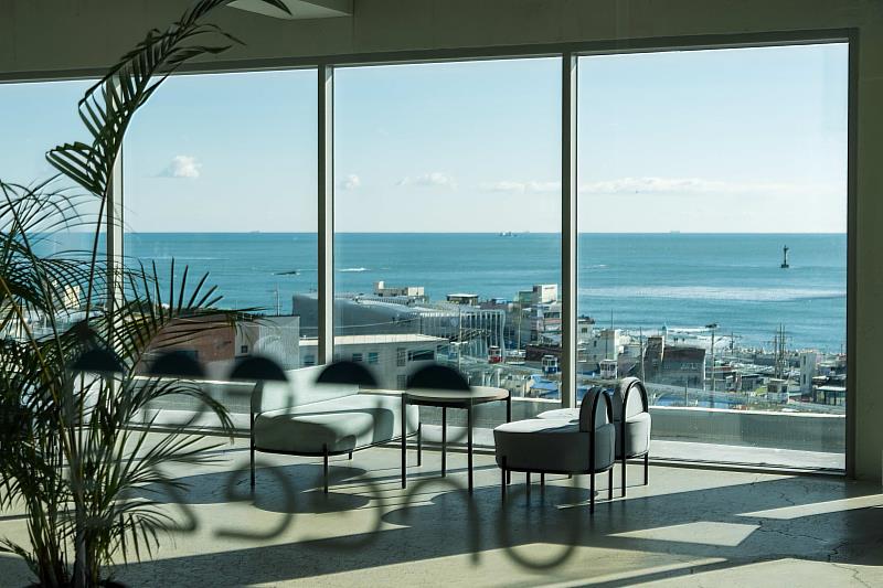 釜山為韓國第2大城市，擁有海港景致、時尚百貨、特色咖啡廳及多元美食文化。