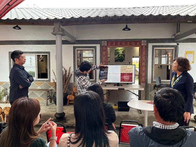 南臺科大與新加坡NYP學生團隊，於發表會中親自解說並展示數位設計共學實作成果。