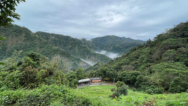 獨立山步道可遠眺獨立山及樟腦寮車站,本次改善工程將構築更安全舒適的行走環境。