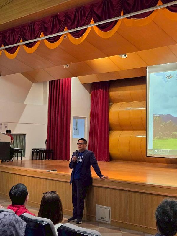 人文社會科學學院簡介－傲予莫那Awi．Mona院長。