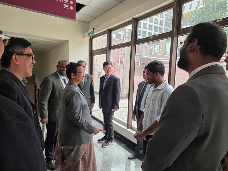 韋洛爾理工大學校長Dr. Kanchana Bhaaskaran與該校赴高醫大交換的學生會面,關心學生在台學習與生活情況。