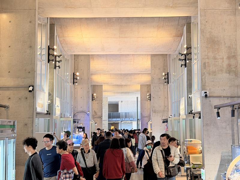 竹風漁市春節9天連假湧入逾20萬人次。