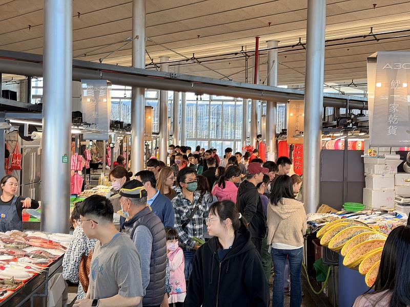 竹風漁市春節9天連假湧入逾20萬人次。