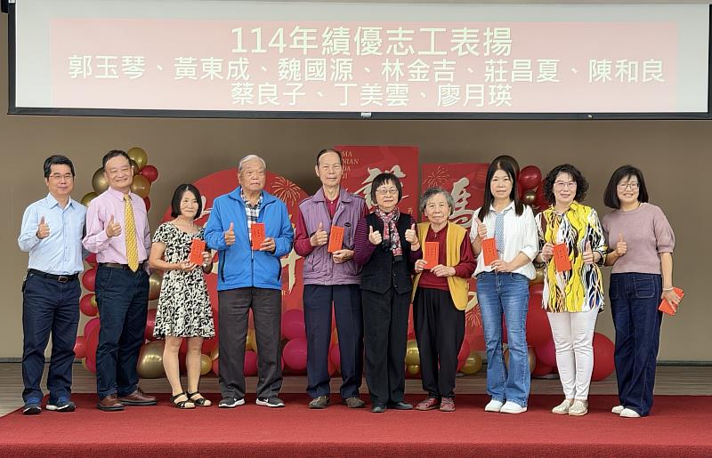 臺東縣稅務局新春團拜 表揚績優網路申報地政士及稅務志工