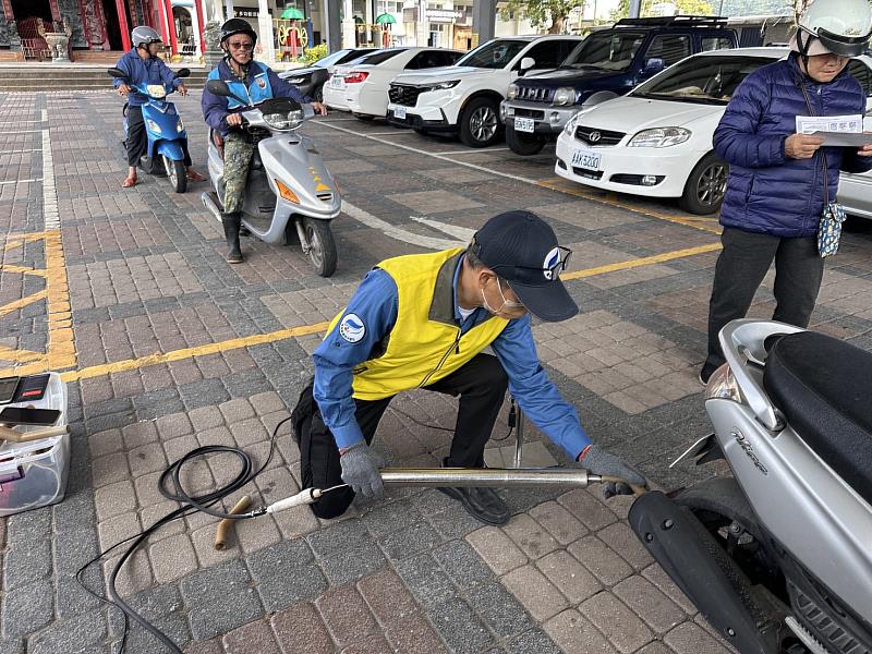 守護清新空氣！臺東縣環保局持續提供偏鄉機車排氣定檢服務