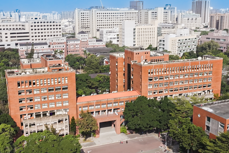 《Cheers》雜誌公布 2026「大學校長辦學績效互評調查」,成大再度位居頂尖大學之冠,沈孟儒校長的治校能力深獲同儕肯定