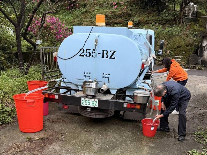 新北市政府調度水車支援供民眾取水