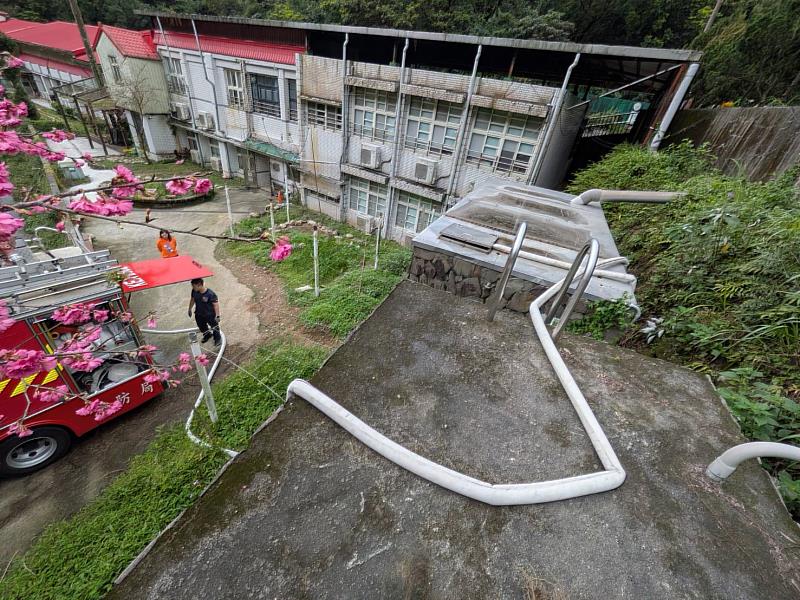 新北市政府消防局加派水庫車支援送水