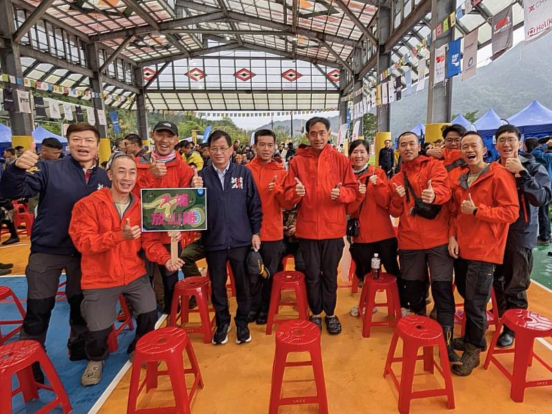 消防局陳崇岳局長勉勵大埔山域搜救專隊參賽隊伍