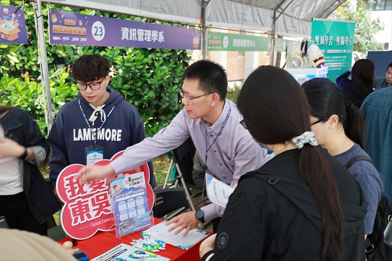 圖三、學系現場完整「開箱」大學生活。