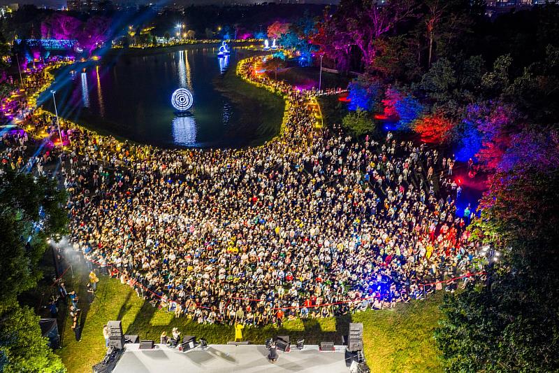 光織影舞 有影真光　16天吸引105.8萬人次　白天夜晚皆亮眼再創歷史新高