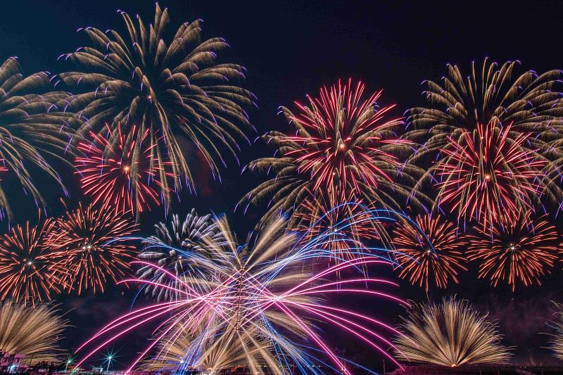 3月3日震撼開燈!2026台灣燈會10分鐘1.7萬發煙火點亮嘉義夜空