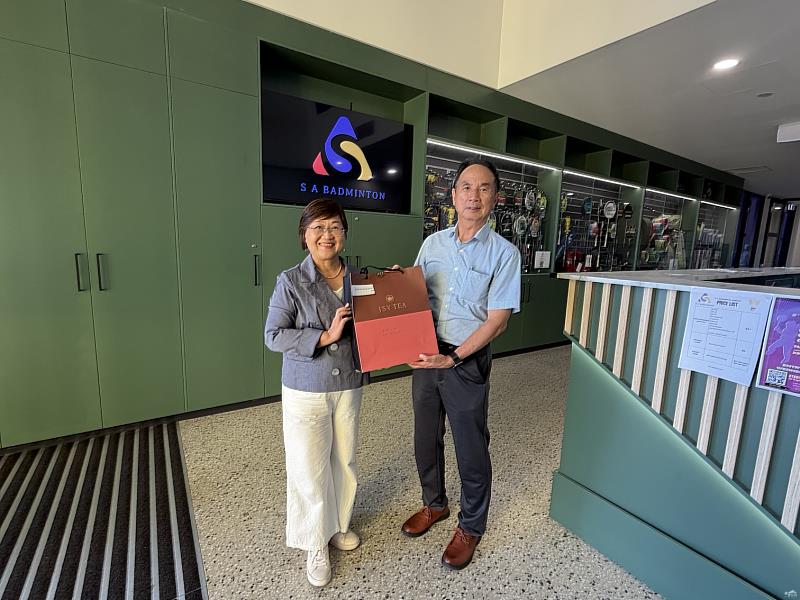 徐佳青參訪 SA Badminton 羽球場
