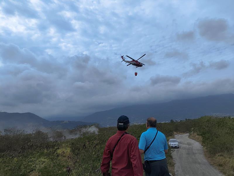 陸空聯合強攻、空勤投水 知本濕地捷地爾61公頃火警撲滅