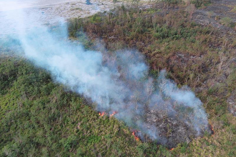 陸空聯合強攻、空勤投水 知本濕地捷地爾61公頃火警撲滅
