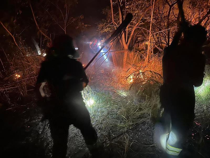 陸空聯合強攻、空勤投水 知本濕地捷地爾61公頃火警撲滅