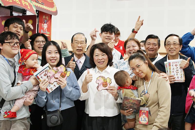 黃敏惠市長發送發送馬年限量的開運小紅包。