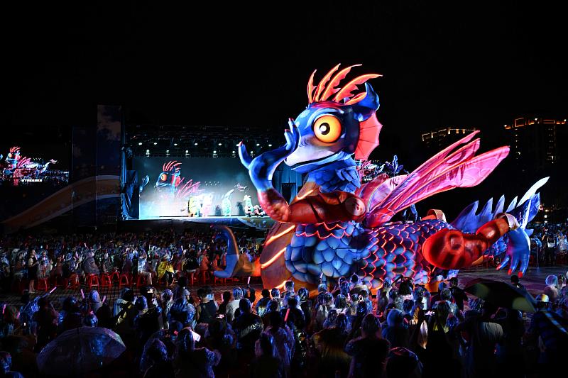 10米高巨型雨馬震撼登場 親子劇燈光秀齊發點亮嘉義