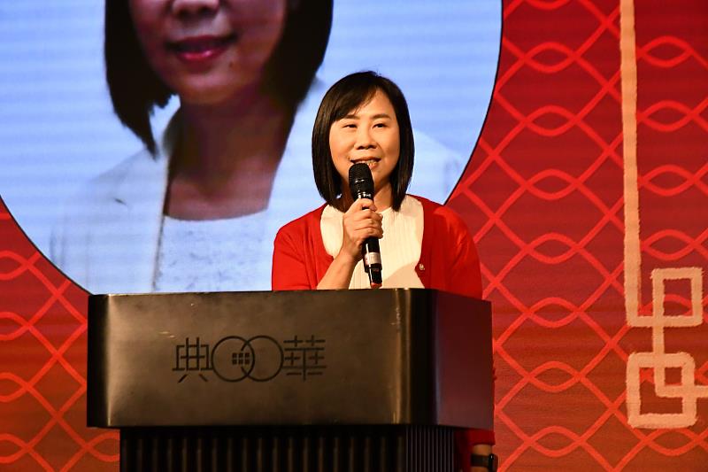 僑務委員會主任秘書榮幼娥致詞。