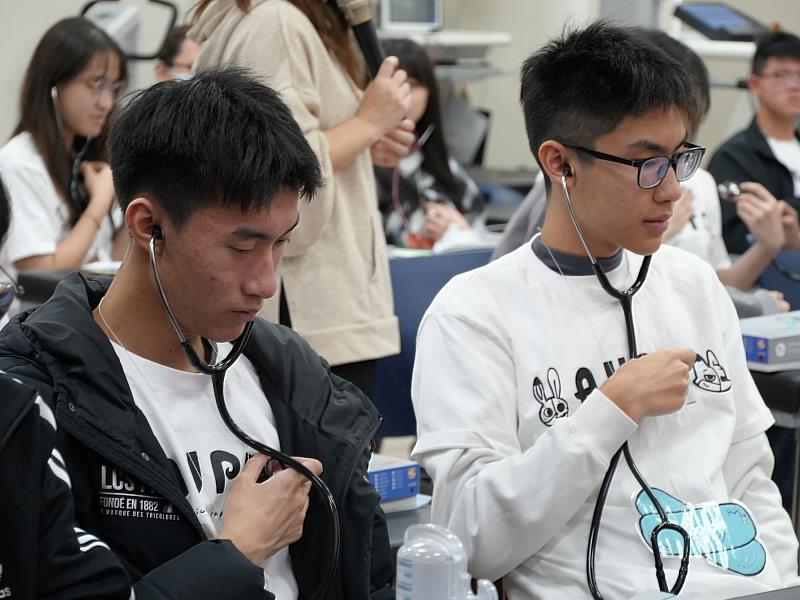 學習聽自己的心音。