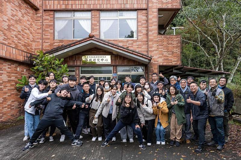 南大生態暨環境資源學系師生參訪農業部生物多樣性研究所藤枝研究中心，透過專業交流與實地觀摩，深化生態保育與研究實務連結。