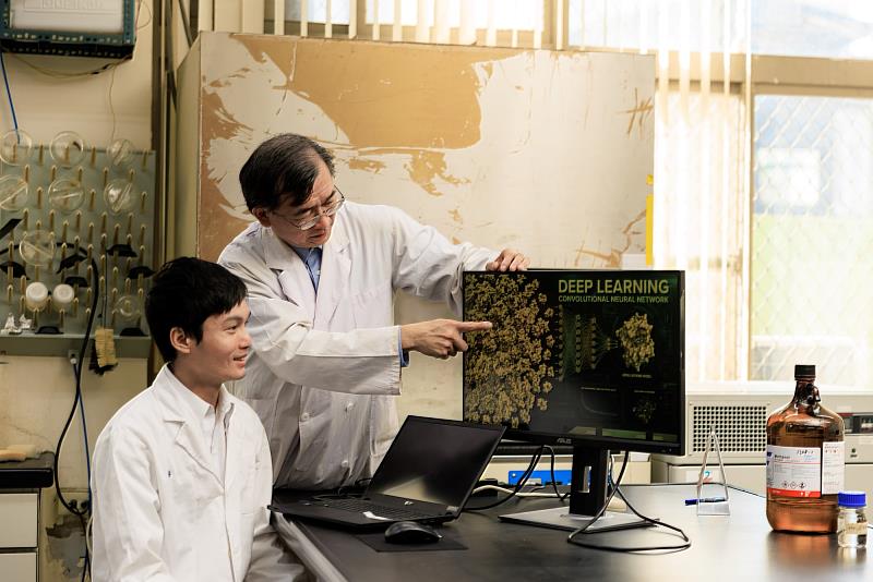 南大生物科學系師生投入海洋生物數據分析，培養環境與水域資源研究能力，回應農林漁牧與永續產業的人才需求。