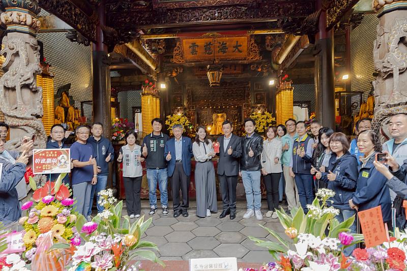 高虹安市長赴竹蓮寺參香大合照。