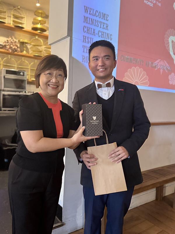 塔斯馬尼亞台灣同鄉會廖建程候任會長熱情歡迎徐佳青委員長訪塔州。