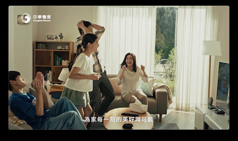 中華電信HiNet 30周年品牌形象影片《為愛前行的光》,榮獲第11屆Top Shorts國際短片影展及第14屆印度孟買國際短片電影節兩項國際影展最佳廣告影片獎殊榮。
