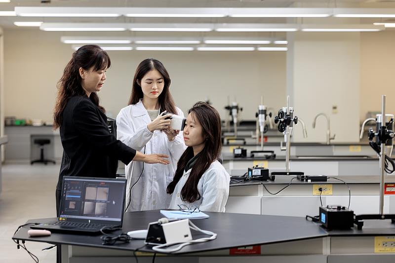 專業的師資及新穎的教學設備培養學生職場即戰力。