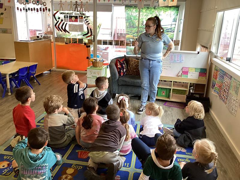 元培護理系學生在澳洲托兒中心實習，觀察兩國在幼兒身心狀況、照顧管理模式異同。